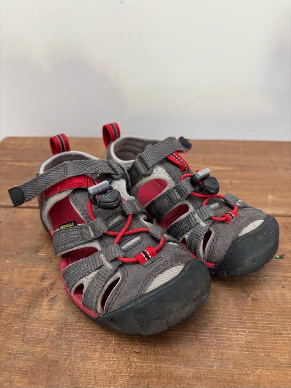 Kids Keen Sea Camp Closed-Toe Outdoor Sandals - Gray & Red Size 10